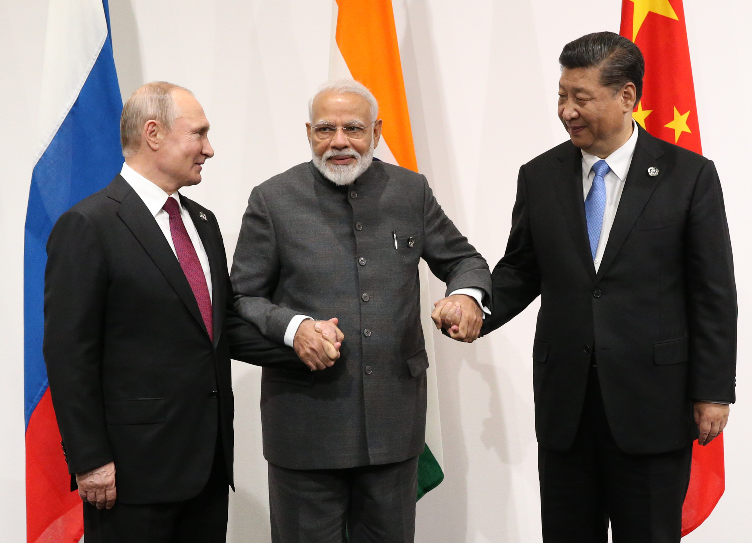 Who Will Russia Side With: India or China?